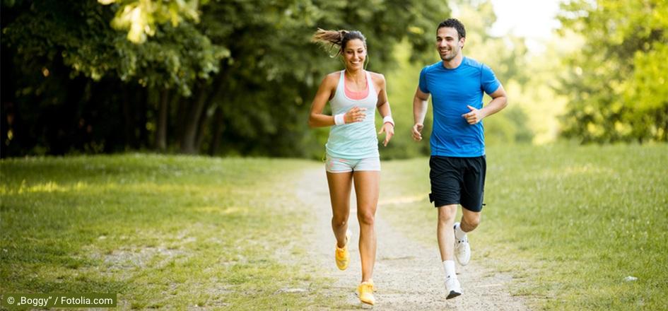 Pärchen mit Sinusitis beim Sport.
